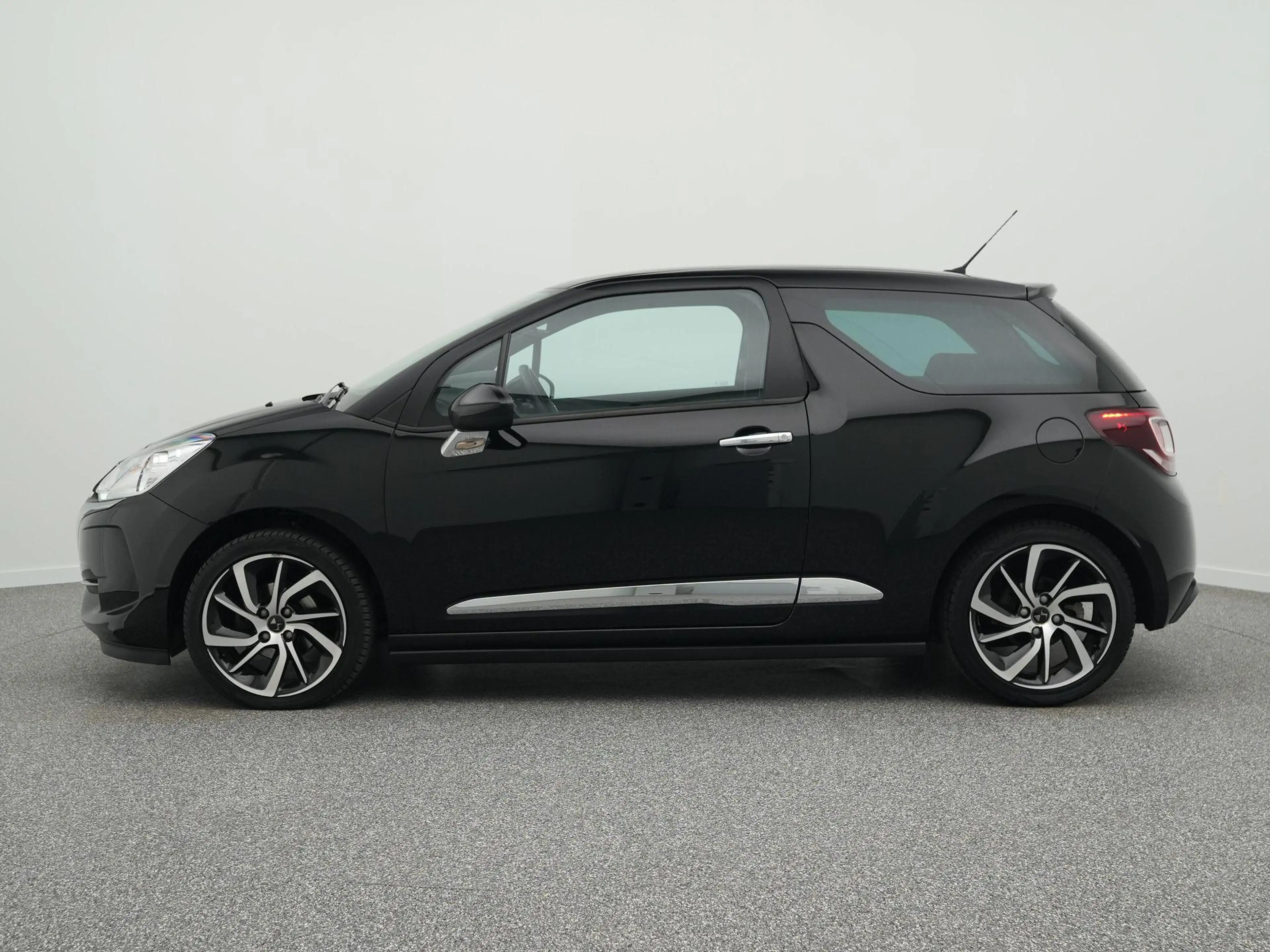 DS Automobiles DS 3 1.2 PureTech Connected Chic AUTOMAAT | Trekhaak | — photo 12