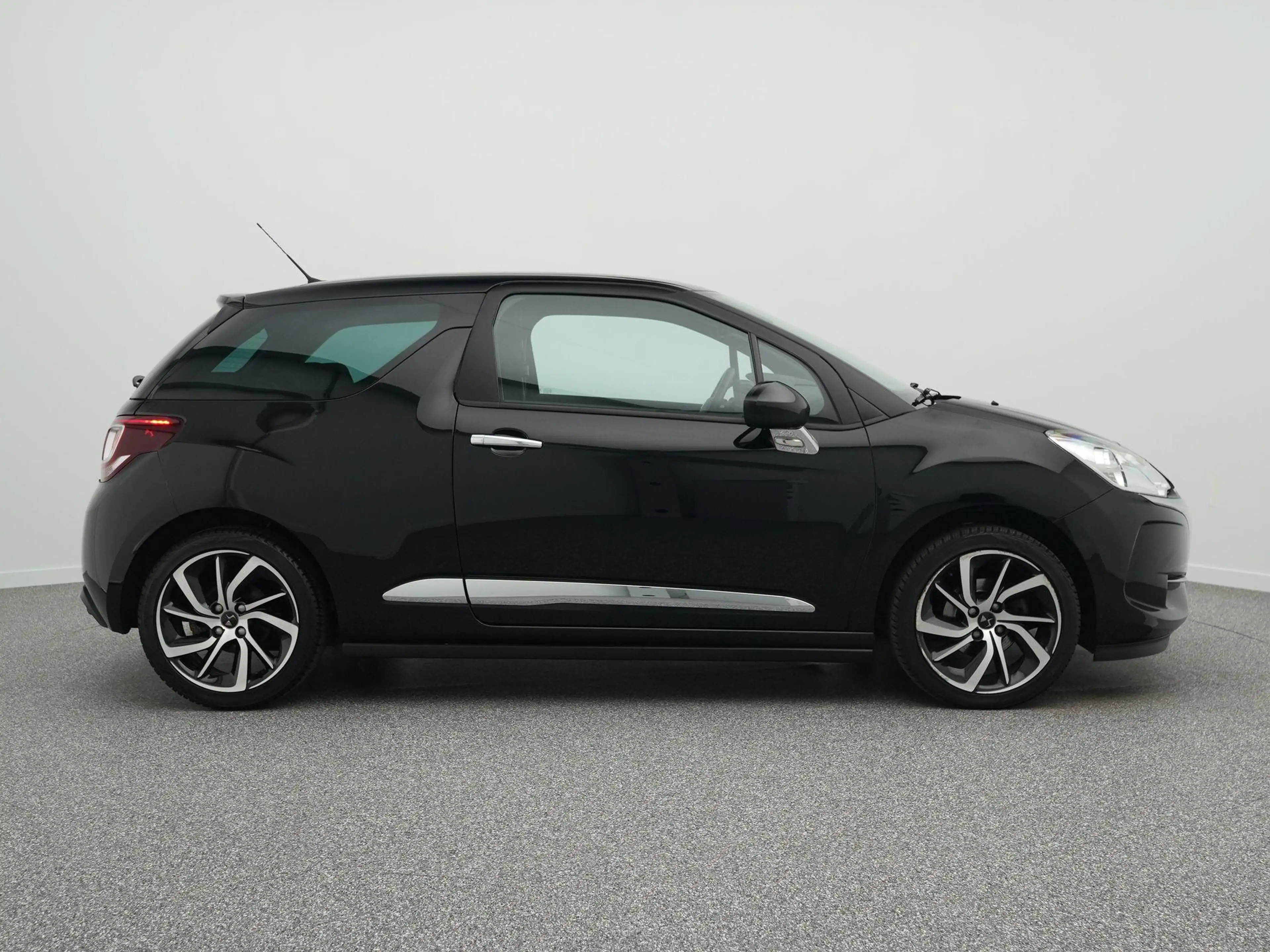 DS Automobiles DS 3 1.2 PureTech Connected Chic AUTOMAAT | Trekhaak | — photo 13