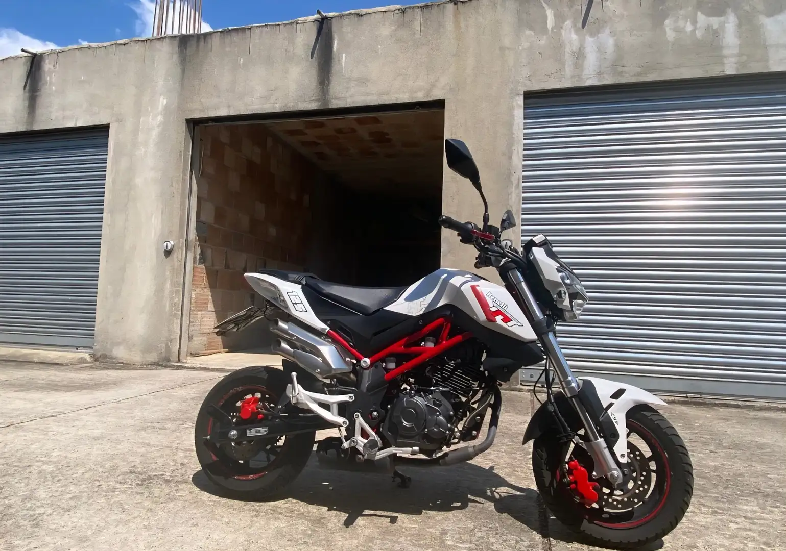 Benelli TNT 125 Blanc - 1