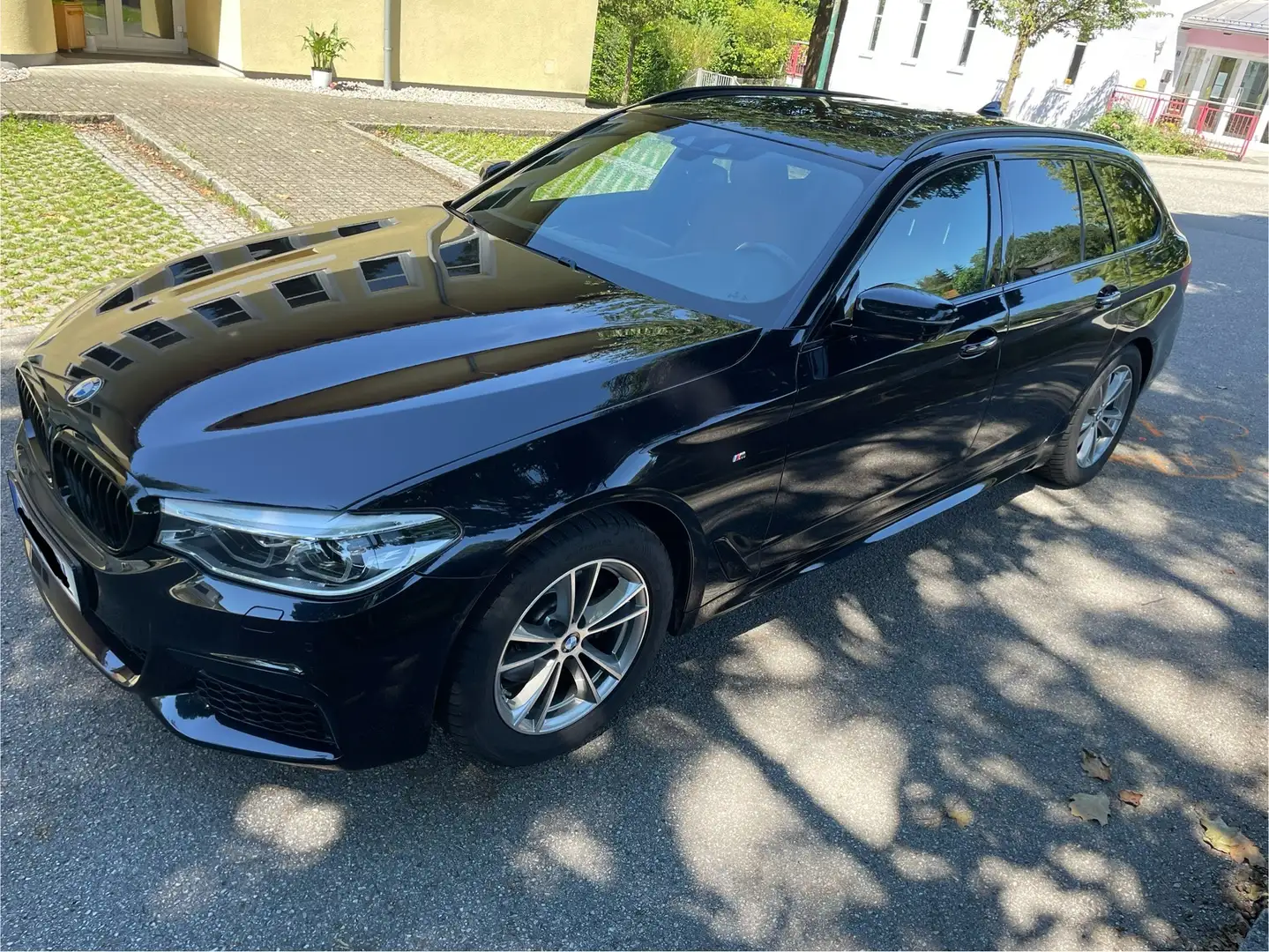BMW 520 520d Touring Aut. Schwarz - 2