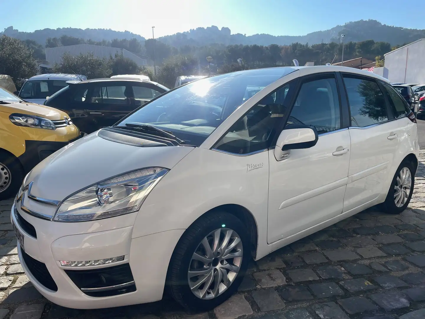 Citroen C4 Picasso 1.6 HDI 110ch FAP Millenium Blanc - 2