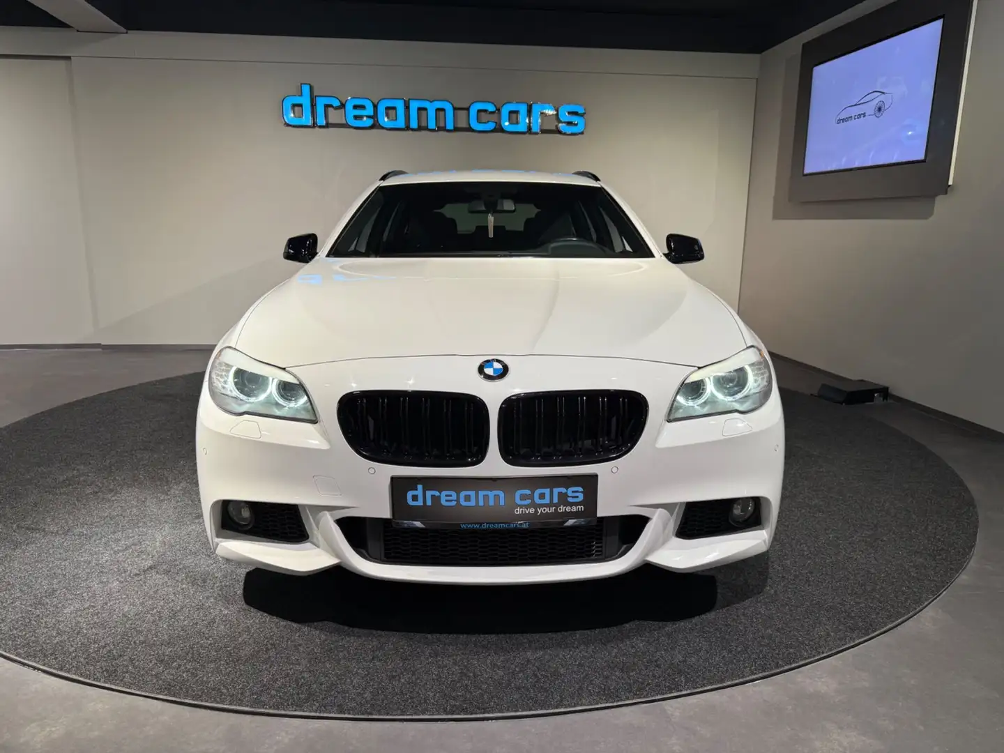 BMW 525 d Touring xDrive Aut. / M SPORTPAKET / ALCANTARA White - 2