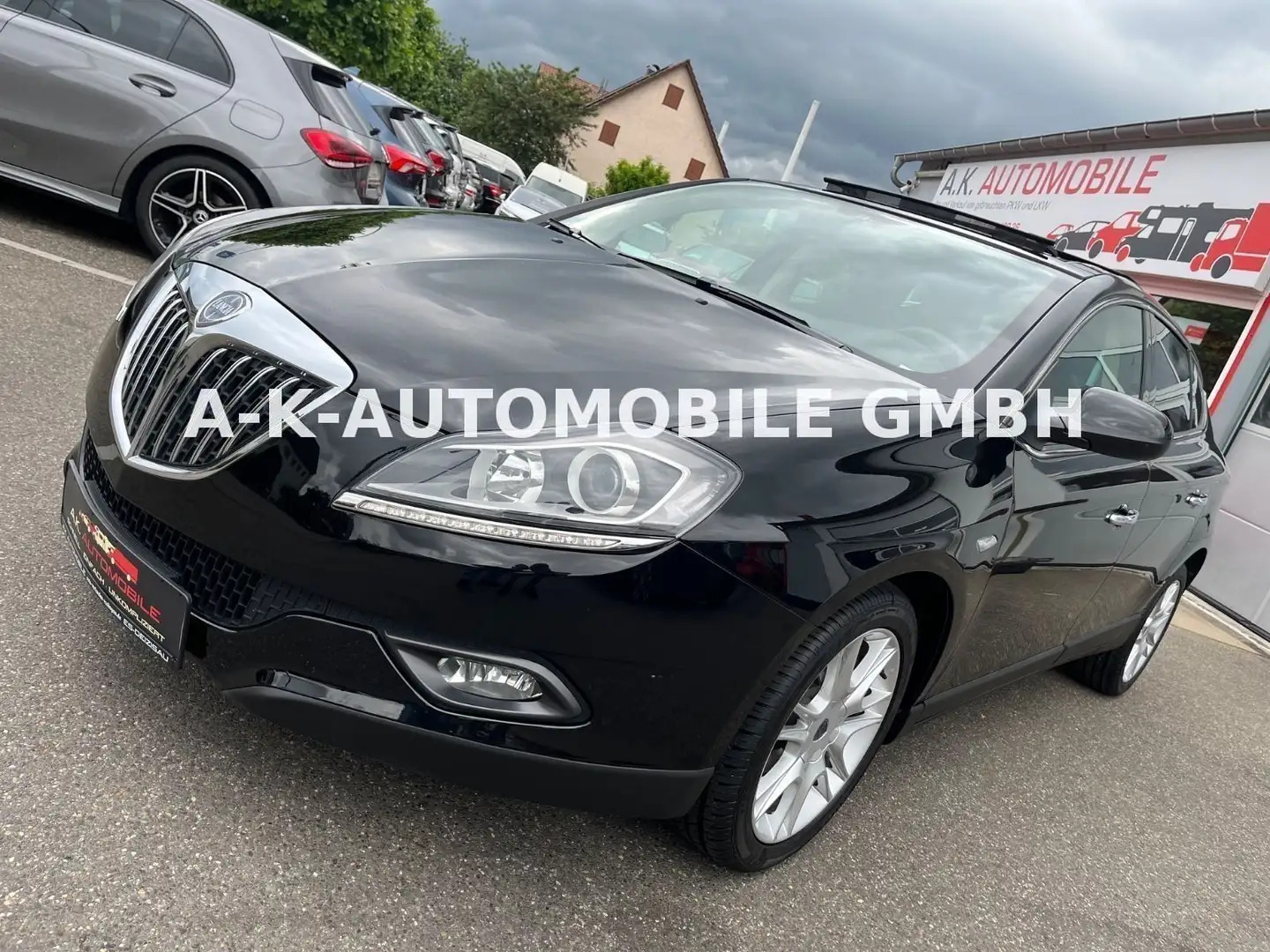 Lancia Delta Platino*PANORAMA*LED*LEDER*PDC*2-HAND* Negro - 1