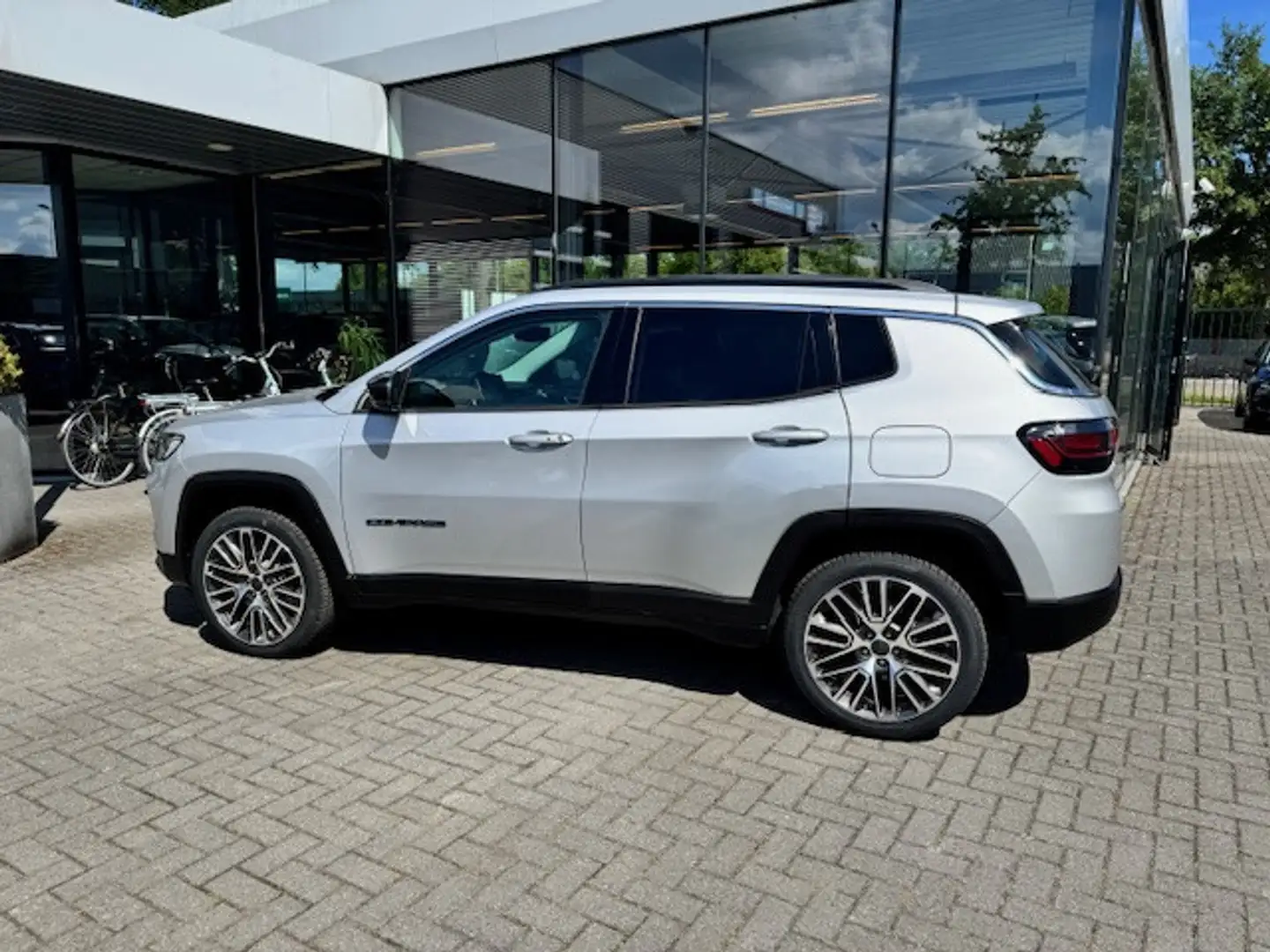 Jeep Compass 1.3T 4XE AWD AUTOMAAT PLUGIN HYBR.PANORAMADAK Limi Grijs - 2