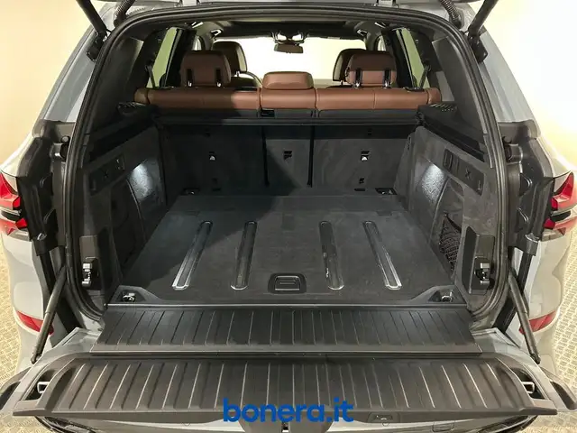 BMW X5 view 13