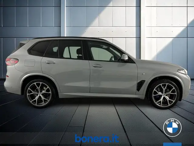 BMW X5 view 5