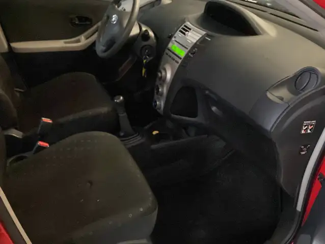 Toyota Yaris view 12