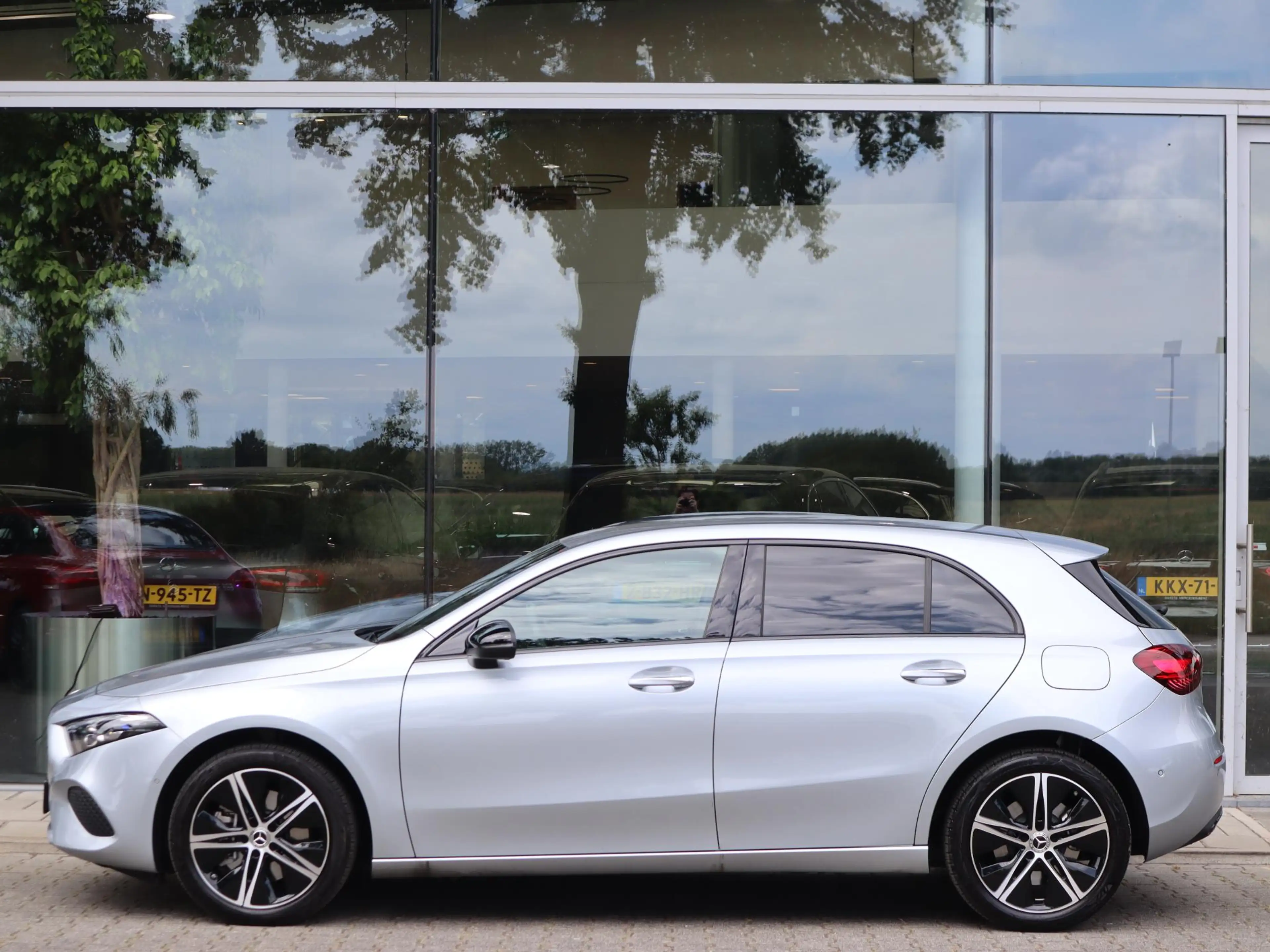 Mercedes-Benz A 250 e Business Line l Keyless l Achteruitrij camera l — photo 4