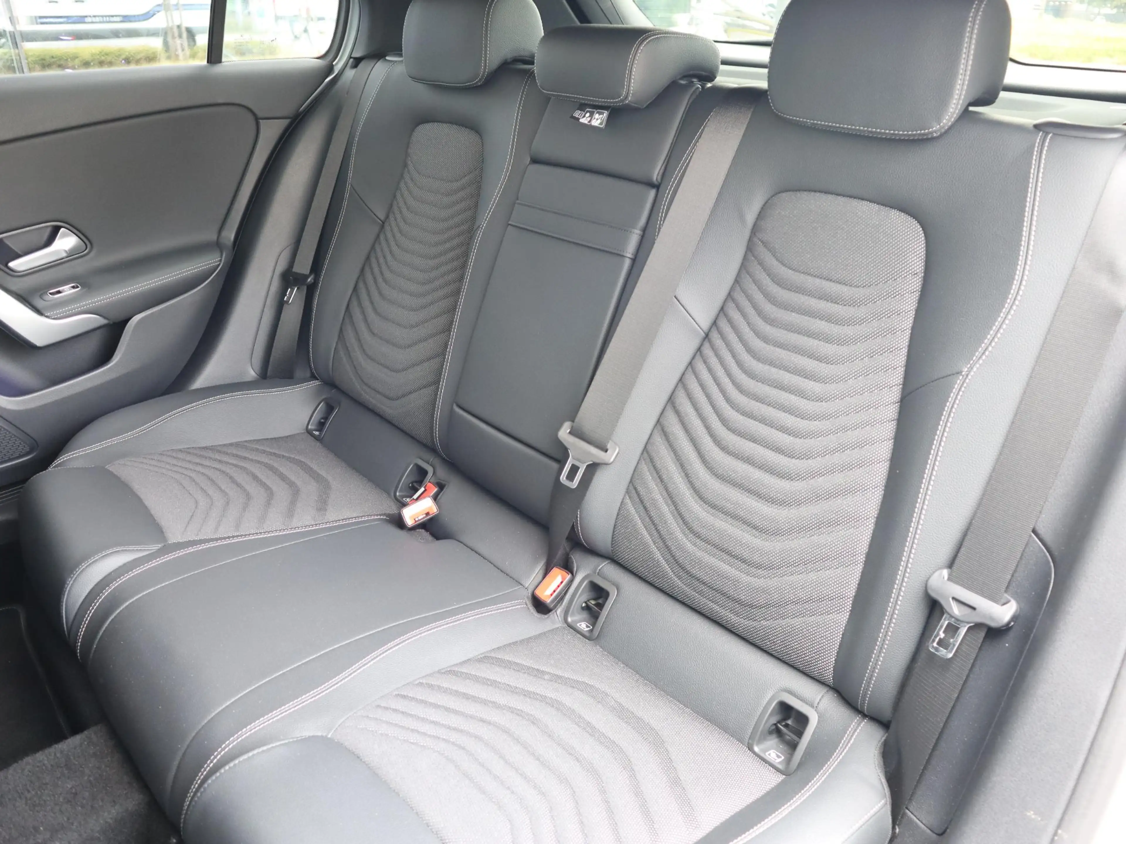Mercedes-Benz A 250 e Business Line l Keyless l Achteruitrij camera l — photo 8