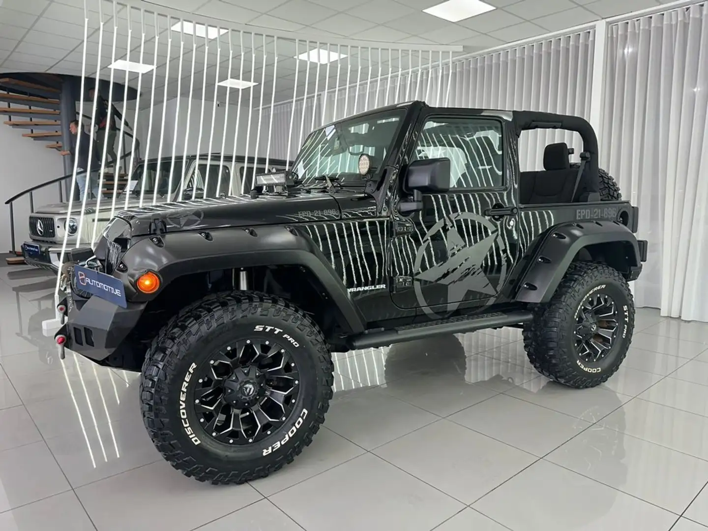 Jeep Wrangler 2.8 CRD Sahara Negro - 2