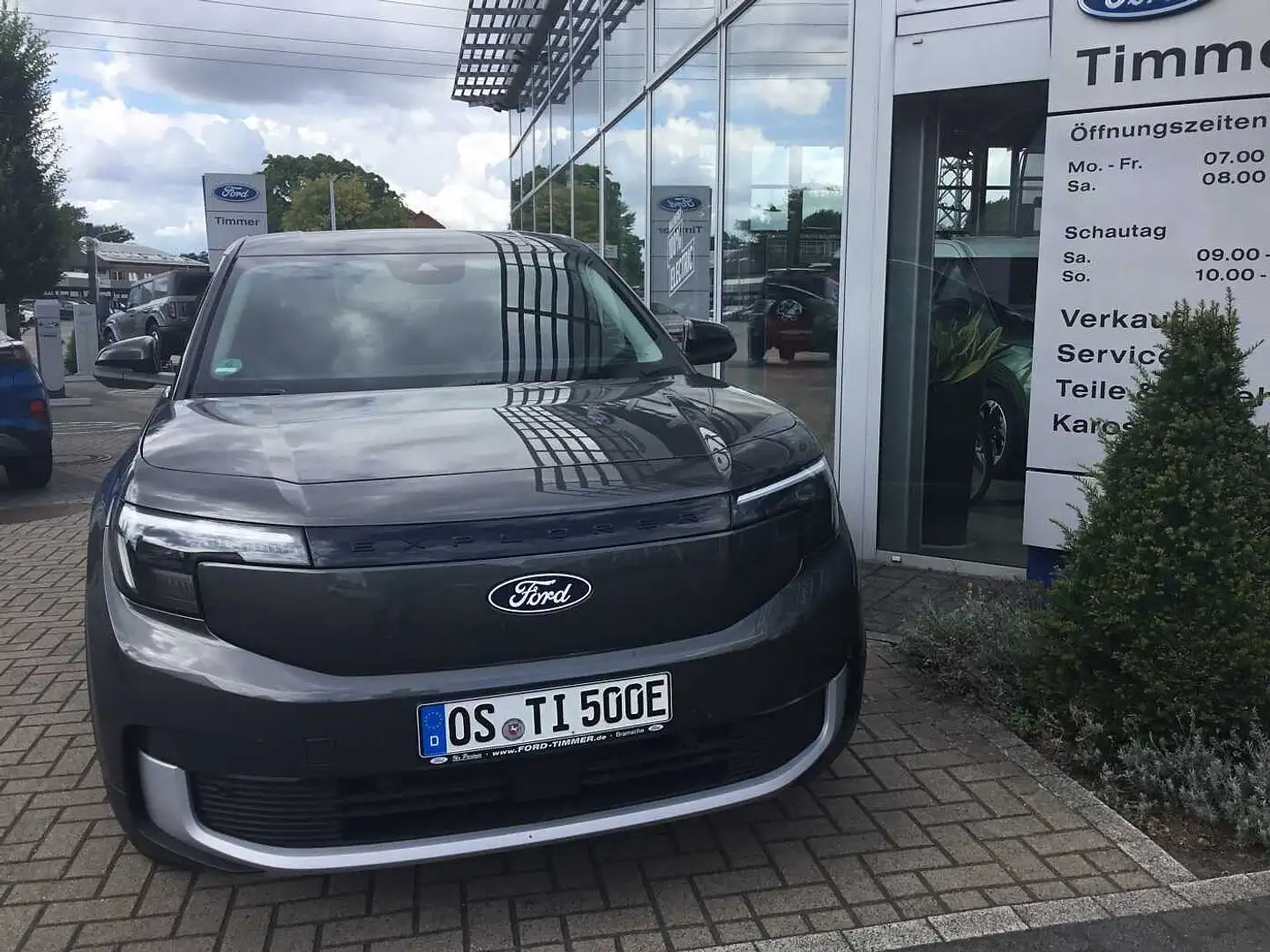 Ford Explorer Elektro Standard Range RWD 52kWh Grau - 2