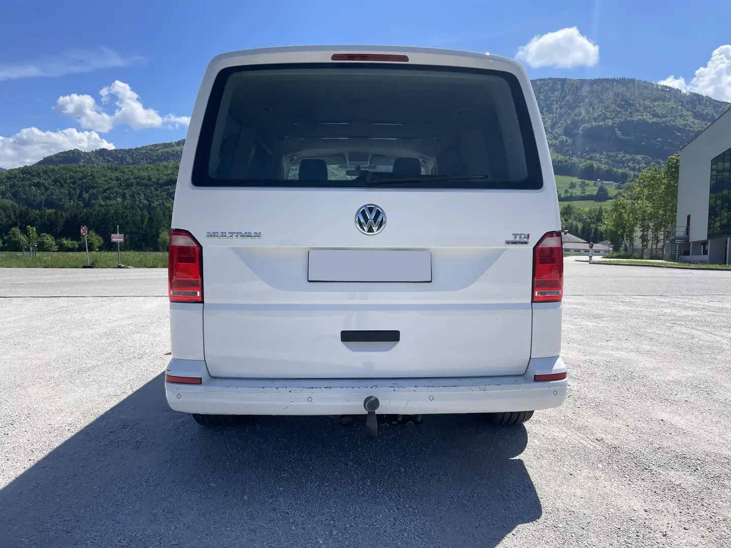 Volkswagen T6 Multivan Trendline 2.0 TDI 4MOTION – Allrad Weiß - 2
