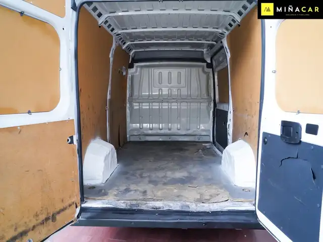 Peugeot Boxer view 5