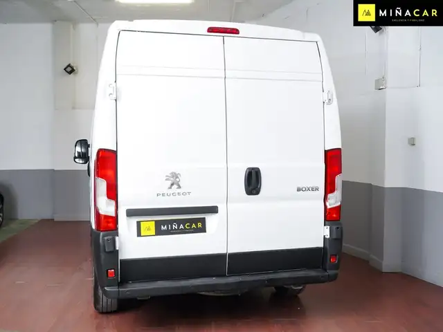 Peugeot Boxer view 3