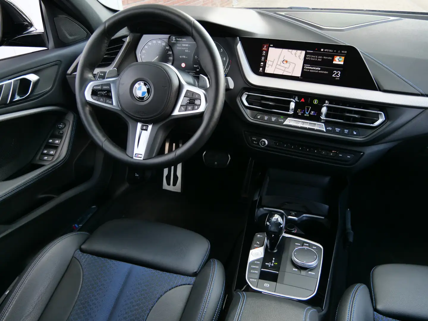 BMW 135 1-serie M135i 306pk xDrive High Executive Automaat Zwart - 2