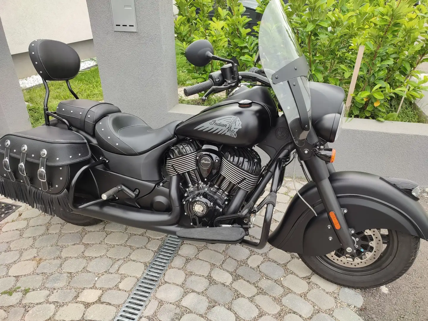 Indian Chief DARK Horse Czarny - 1