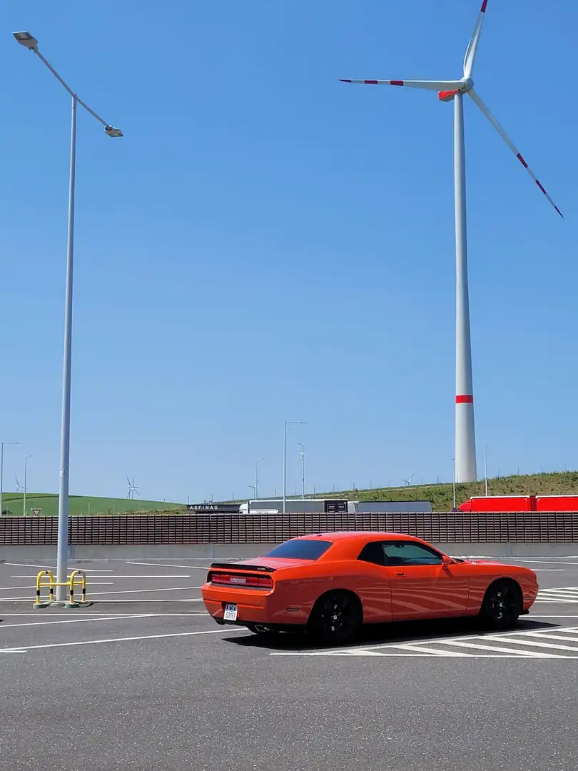 Dodge Challenger 6.1 Hemi Orange - 2