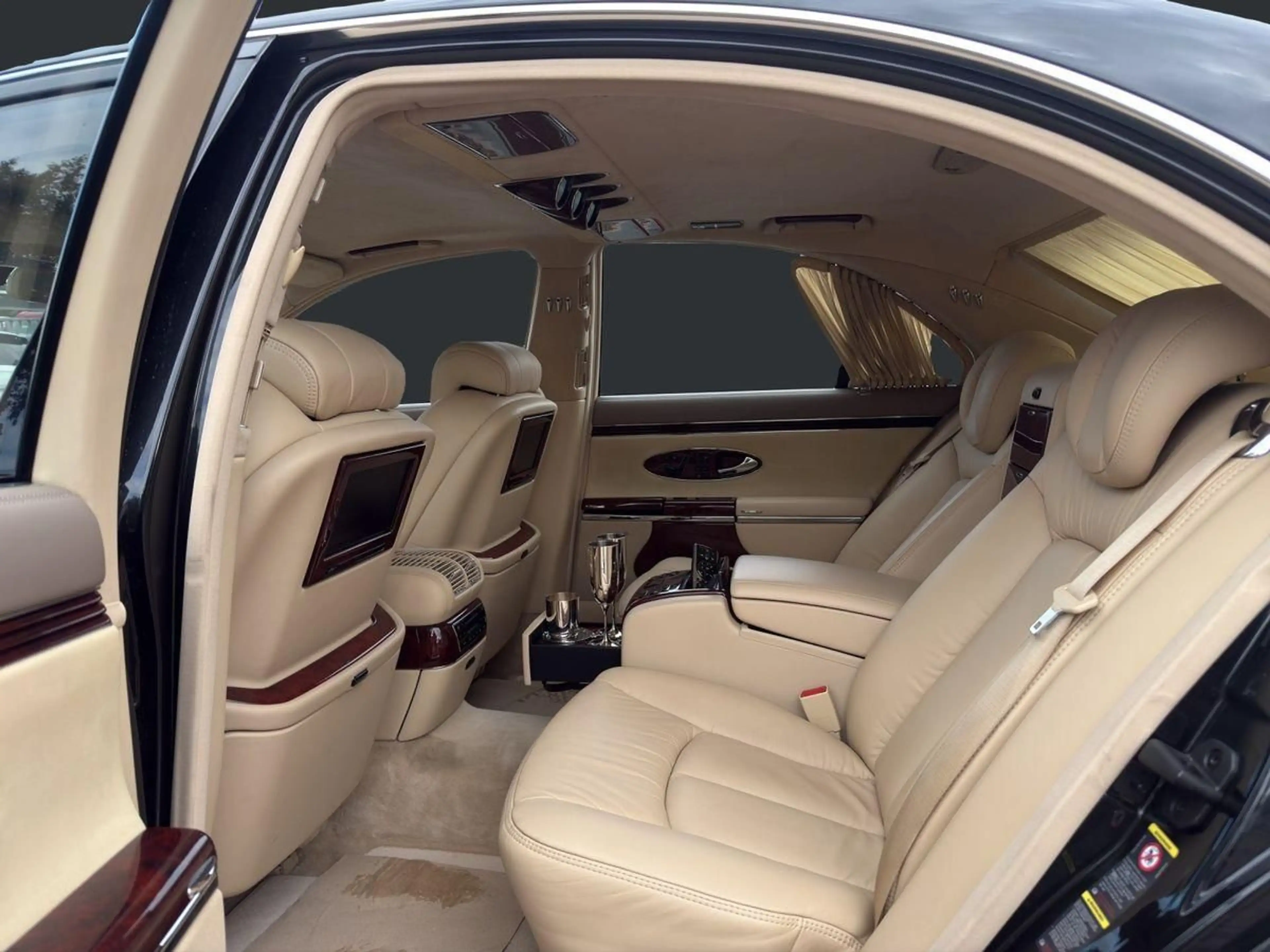 Maybach 57 5.5 V12*TwoTone*First Owner*GermanCar*Full* — photo 11