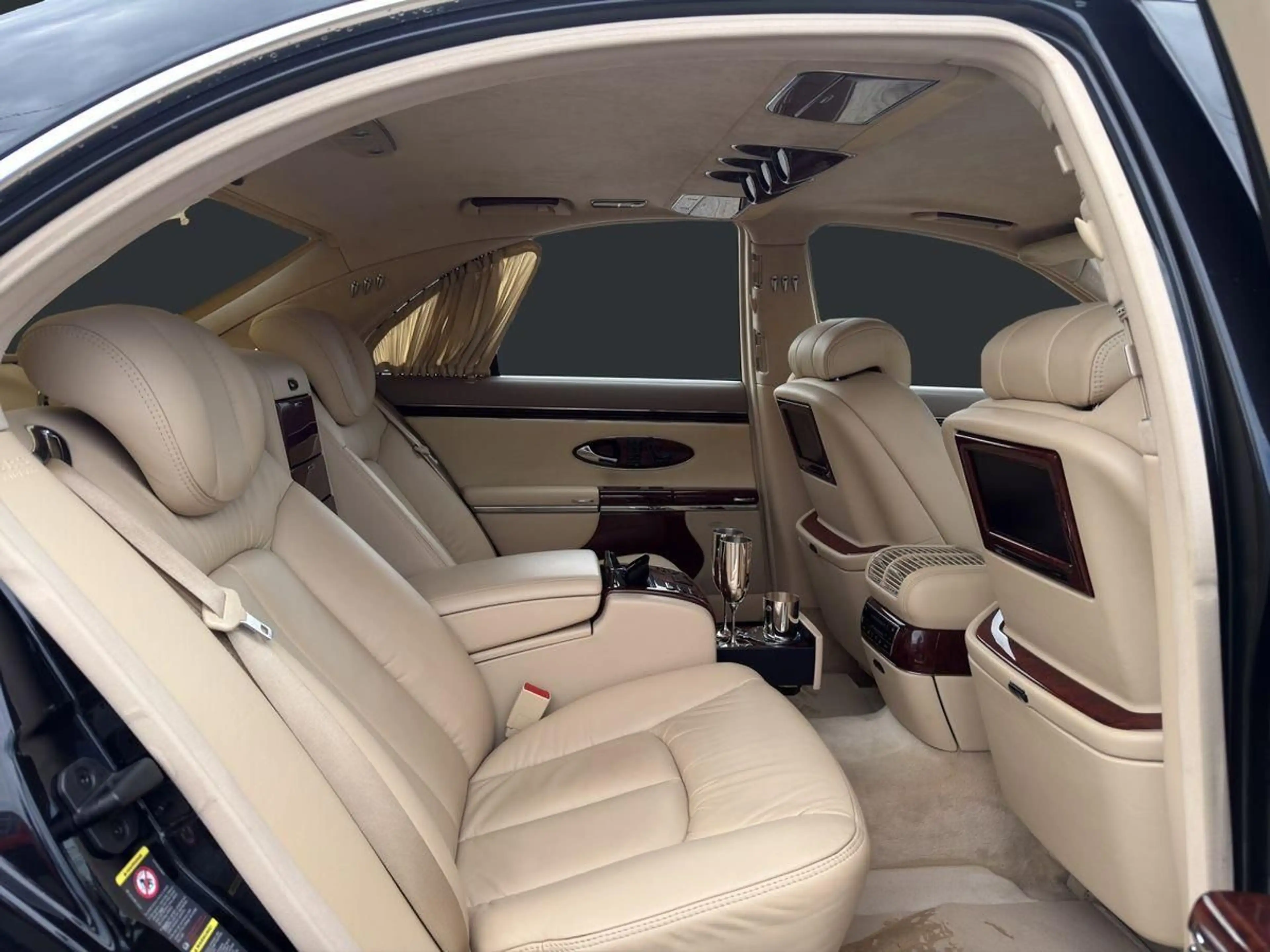 Maybach 57 5.5 V12*TwoTone*First Owner*GermanCar*Full* — photo 13