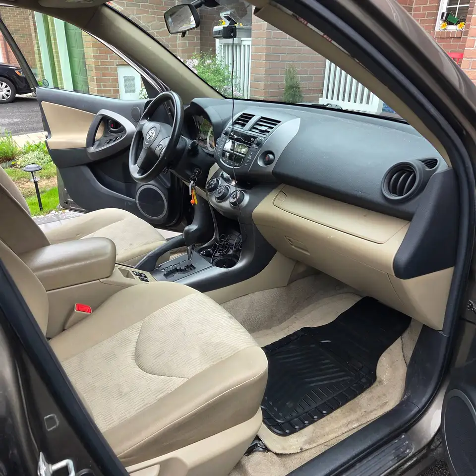 Toyota RAV 4 снимка Toyota RAV 4