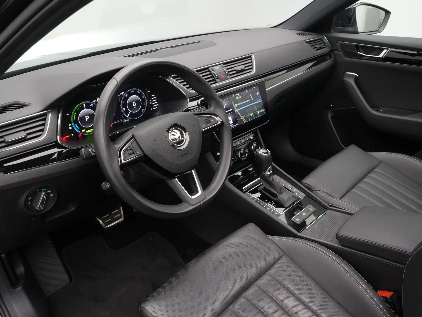 Skoda Superb Combi 1.4 TSI iV 218 pk Laurint & Klement | Panora Noir - 2