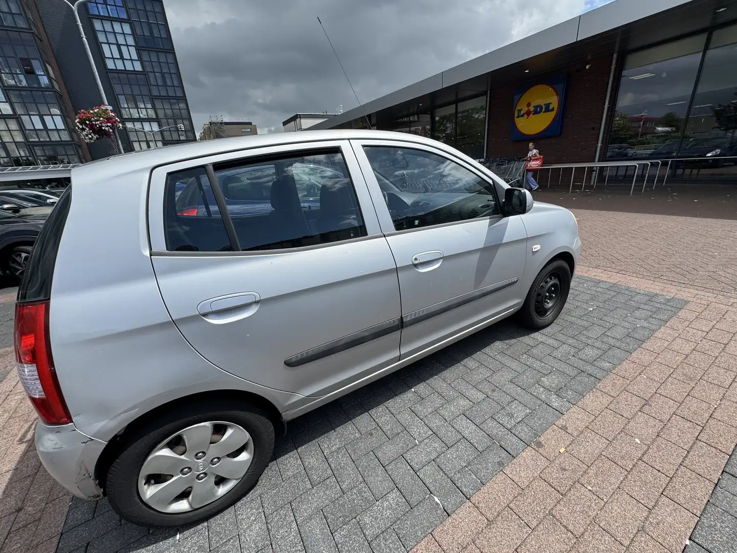 Kia Picanto 1.0 LXE Gris - 2