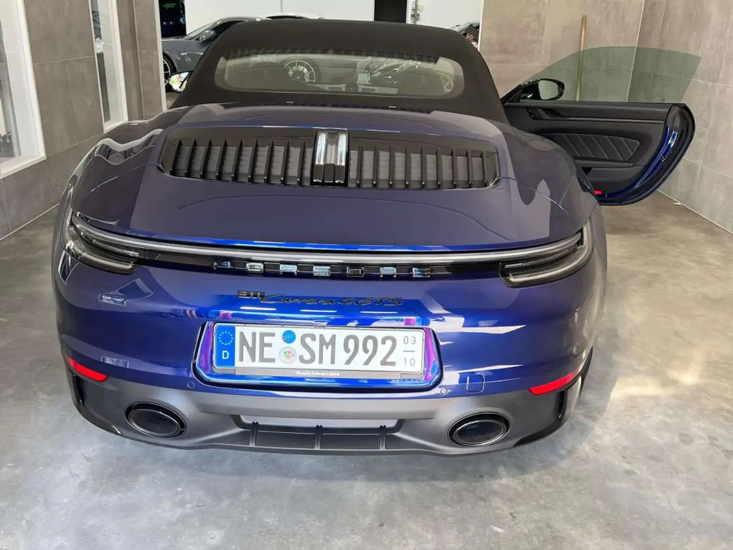 Porsche 992 911 Carrera 4 GTS Cabrio BURMESTER/LIFT/INNO/MATRI Bleu - 2