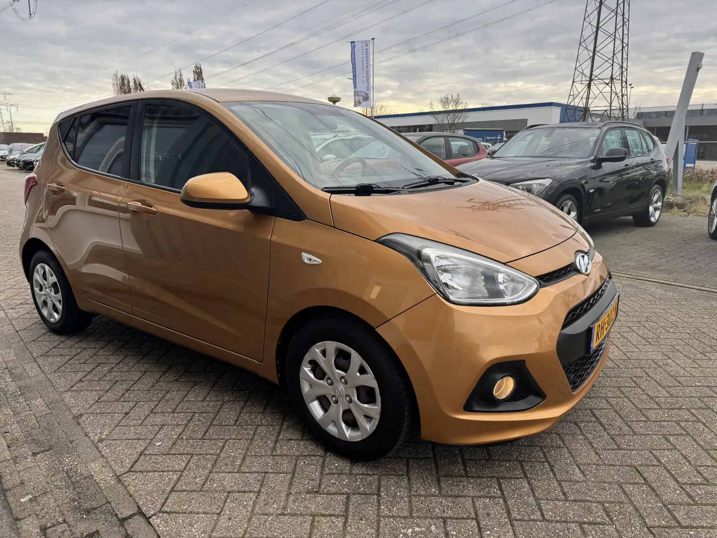 Hyundai i10 1.0i i-Motion Comfort Plus Naranja - 2