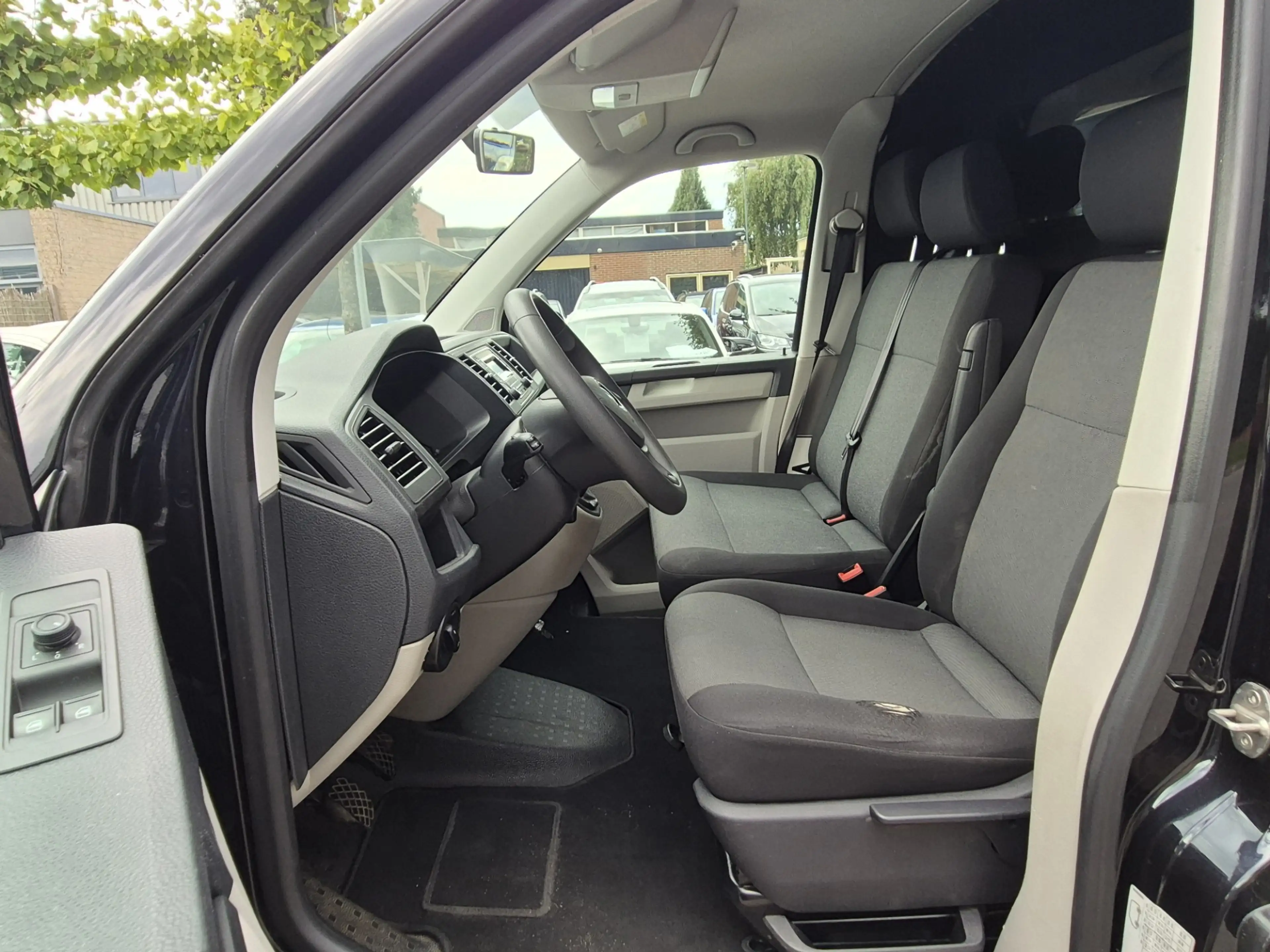 Volkswagen Transporter 2.0 TDI L2H1 Economy | Airco | bijrijdersbank — photo 8