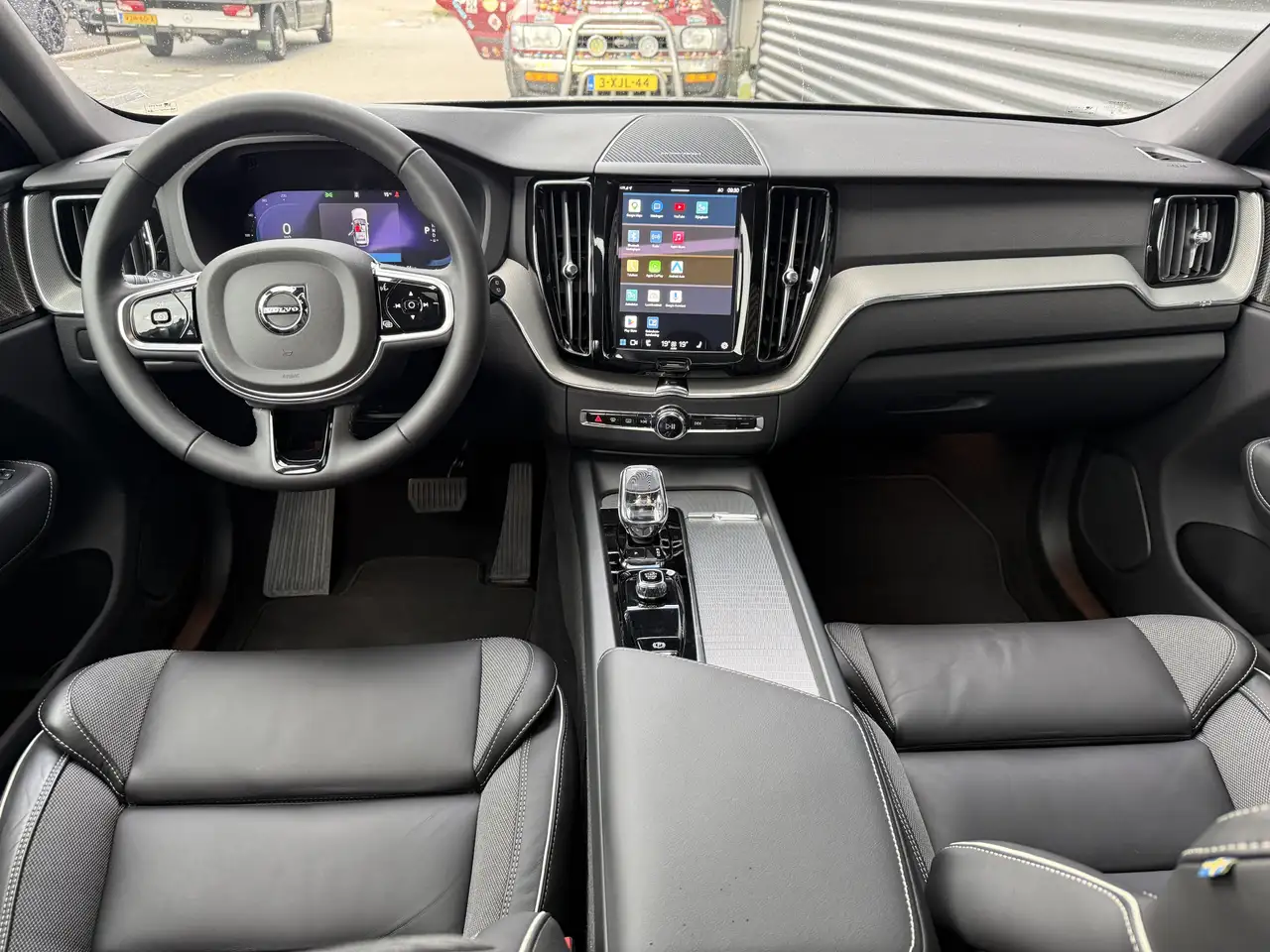 Volvo XC60 2.0 T6 Plug-in hybrid AWD Plus Black Edition, миниатюра 7