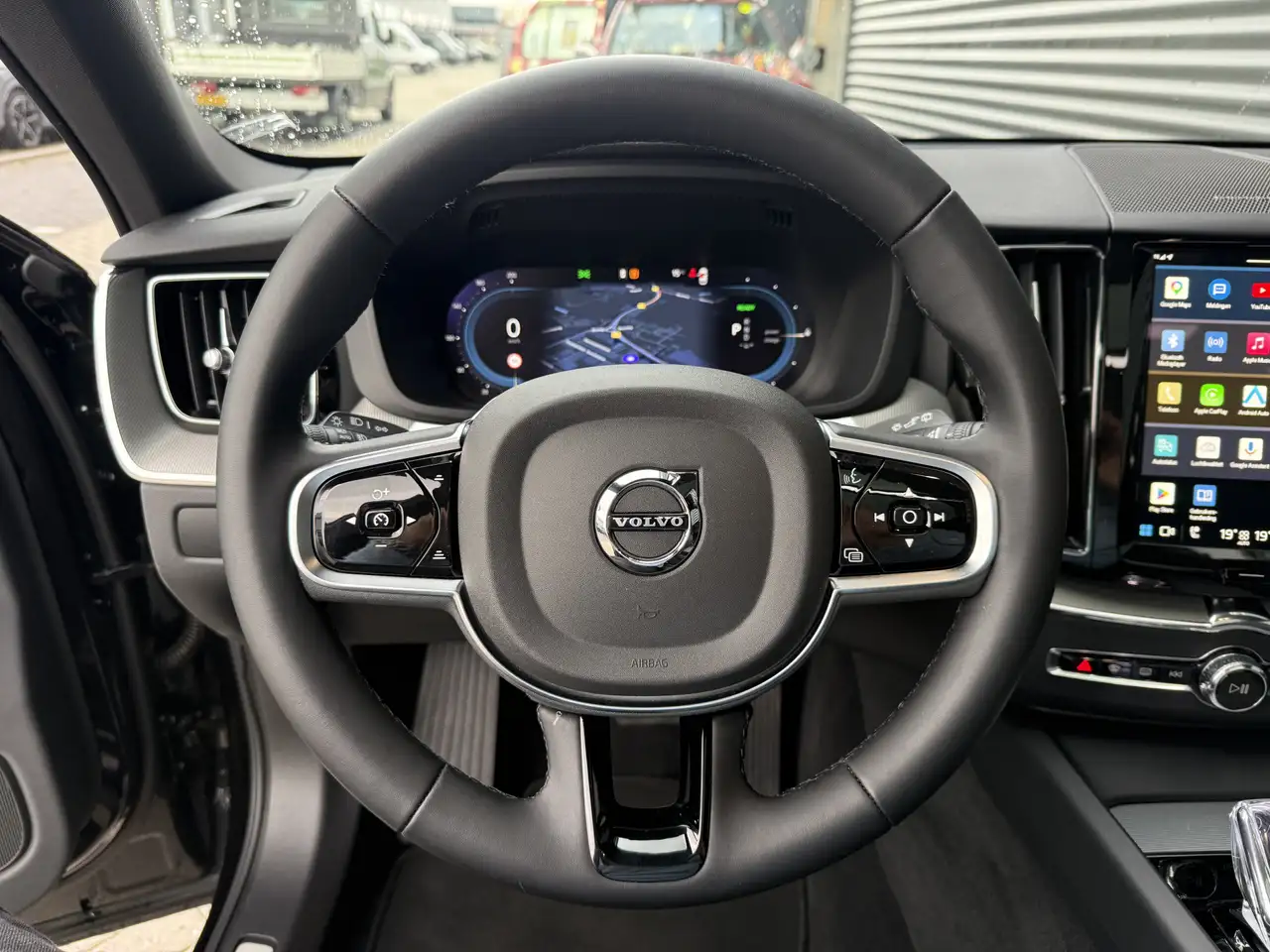 Volvo XC60 2.0 T6 Plug-in hybrid AWD Plus Black Edition, миниатюра 13