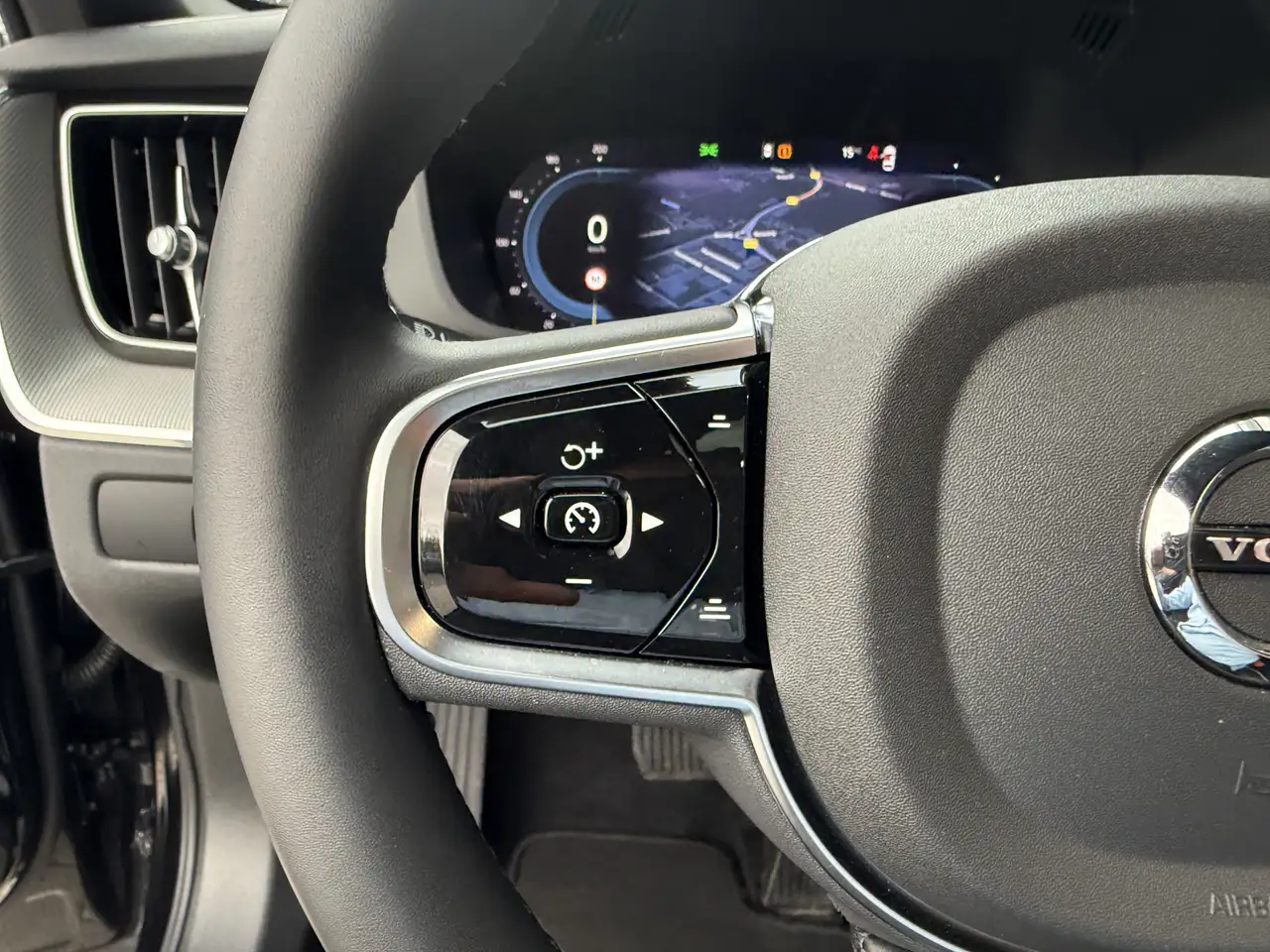 Volvo XC60 2.0 T6 Plug-in hybrid AWD Plus Black Edition, миниатюра 14