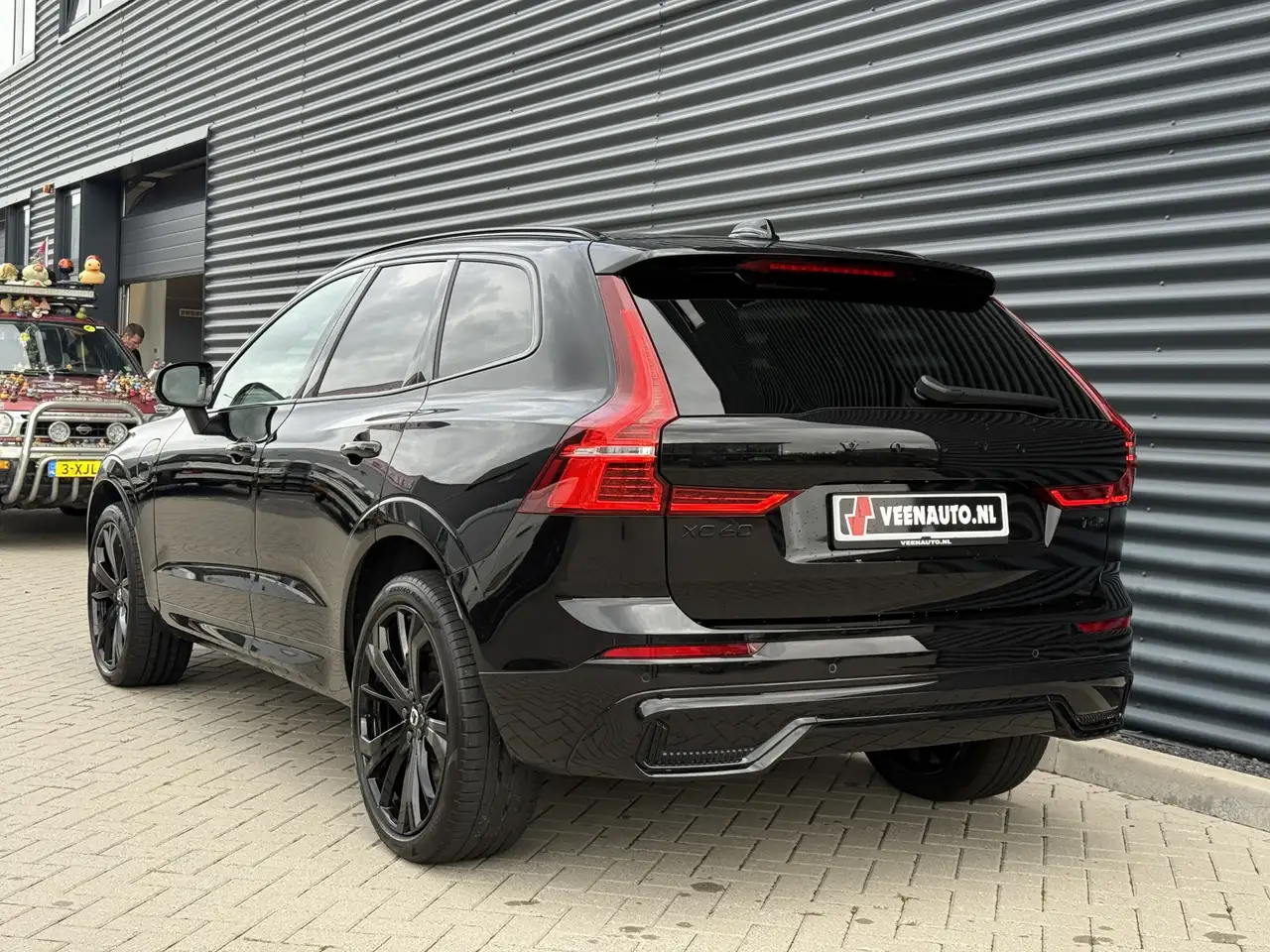 Volvo XC60 2.0 T6 Plug-in hybrid AWD Plus Black Edition, миниатюра 24