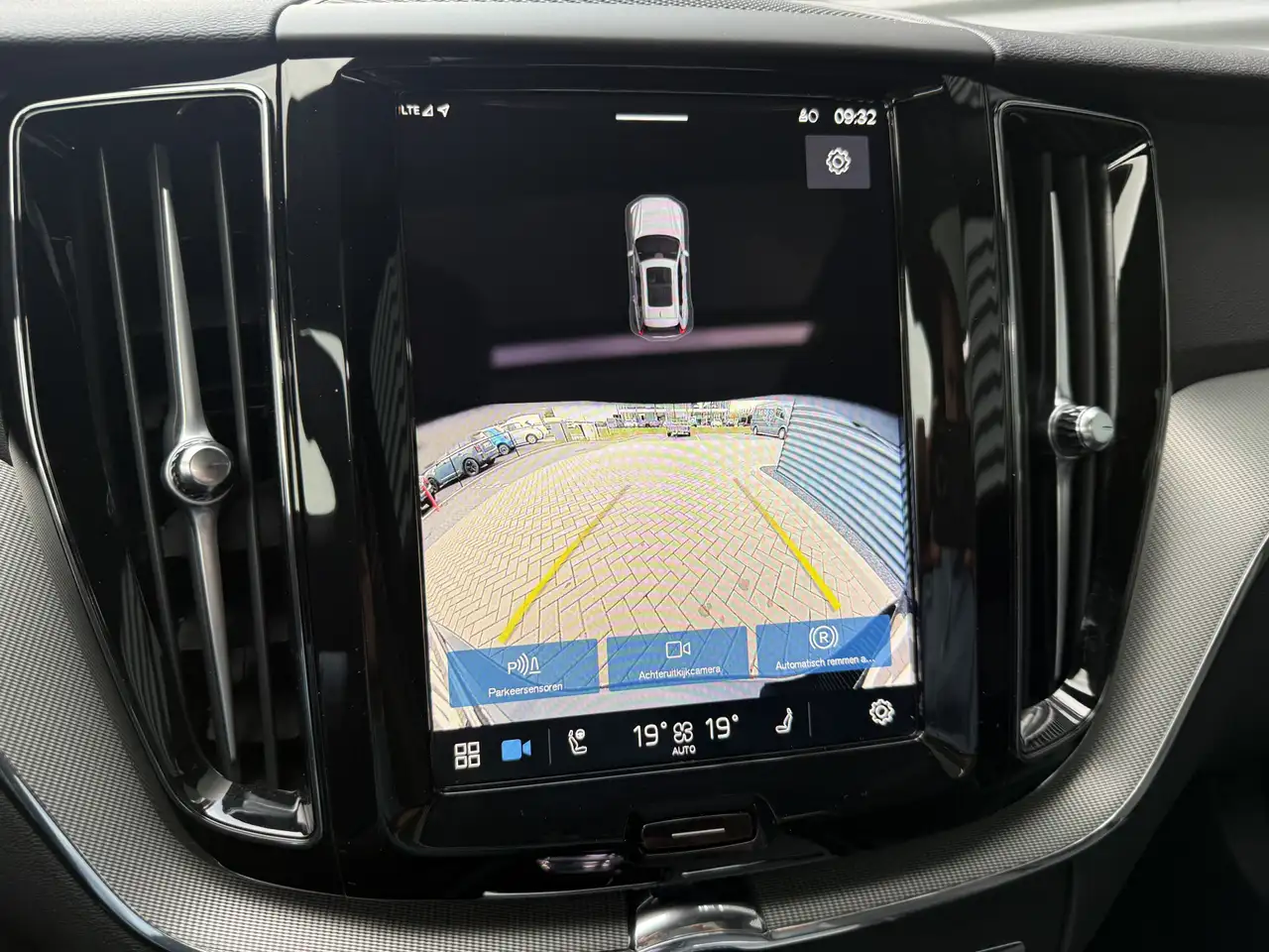 Volvo XC60 2.0 T6 Plug-in hybrid AWD Plus Black Edition, миниатюра 12