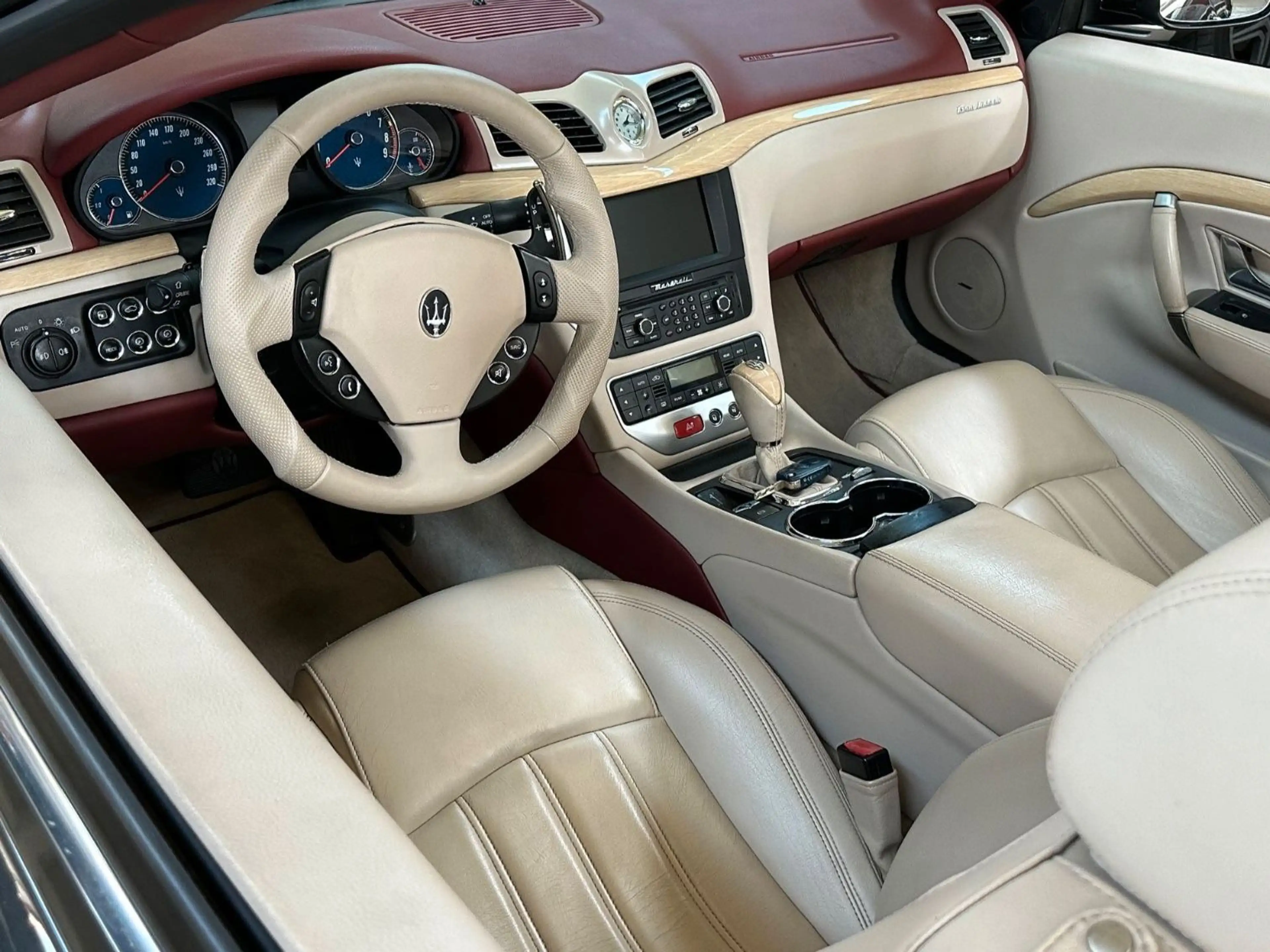 Maserati GranCabrio Deutschland Maserati Scheckheft Histo — photo 23