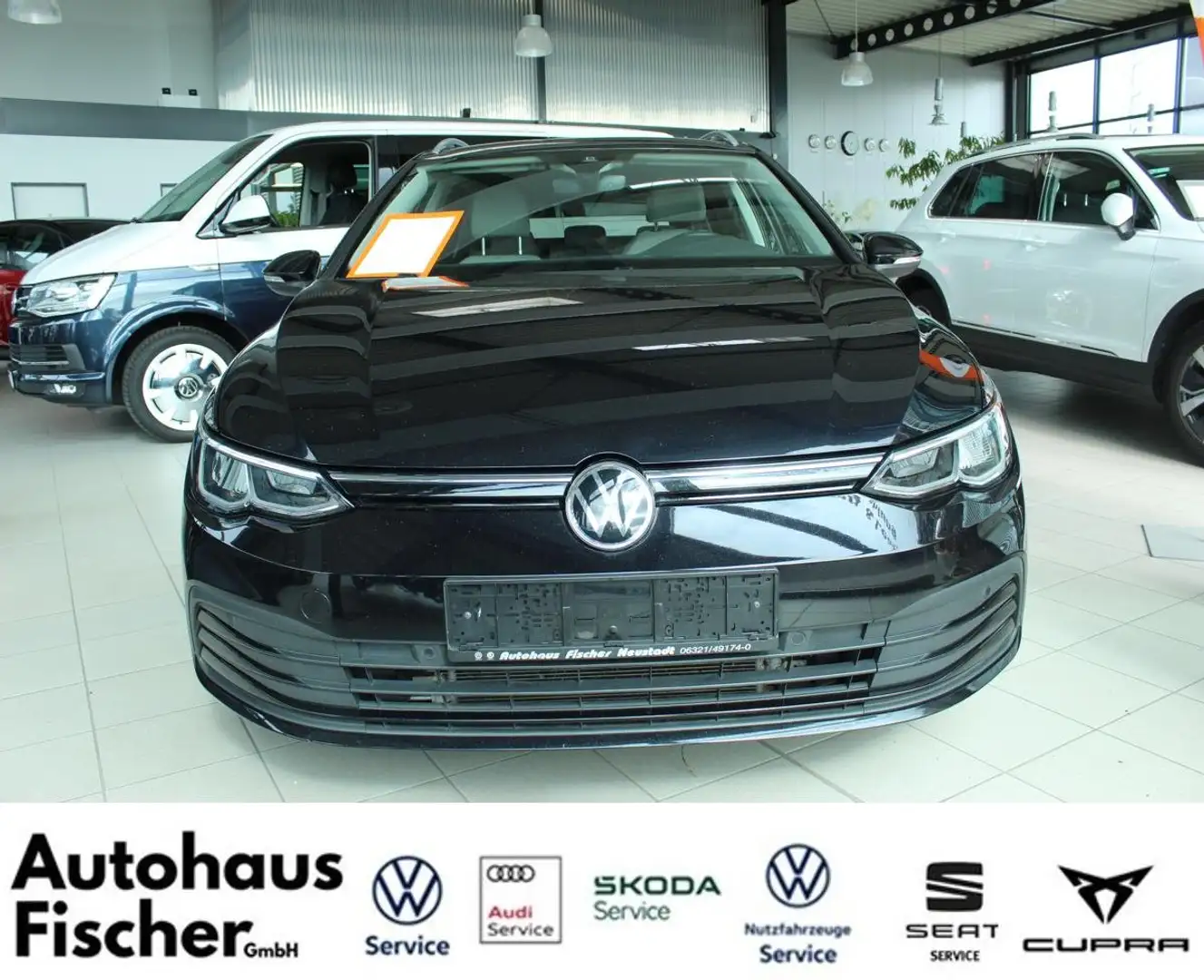 Volkswagen Golf Variant "Life" 2.0 TDI SCR DSG Zwart - 2