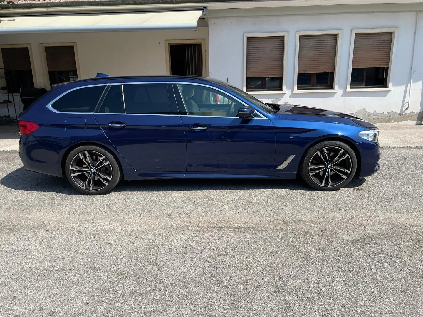 BMW 520 Serie 5 G31 2017 Touring 520d Touring Sport auto Niebieski - 1
