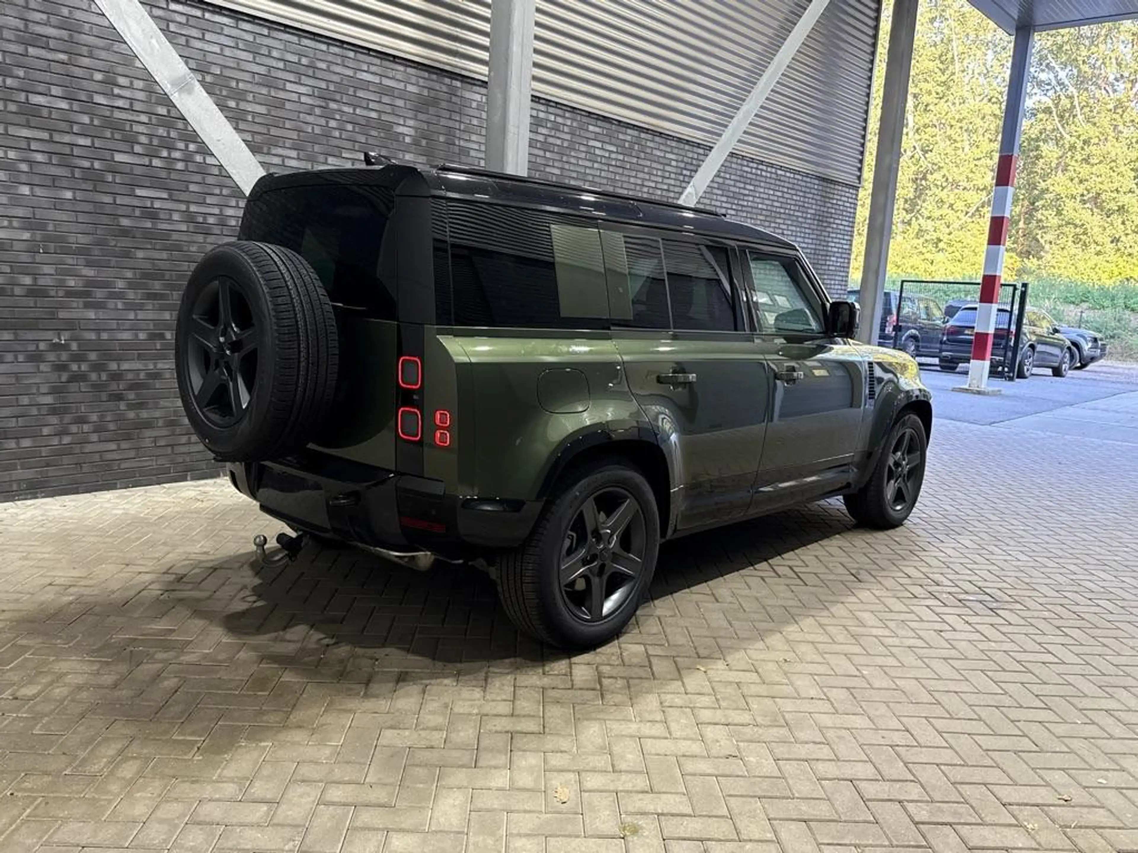 Land Rover Defender 2.0 P300e 110 X-Dynamic SE | FACELIFT | Luchtverin — photo 2