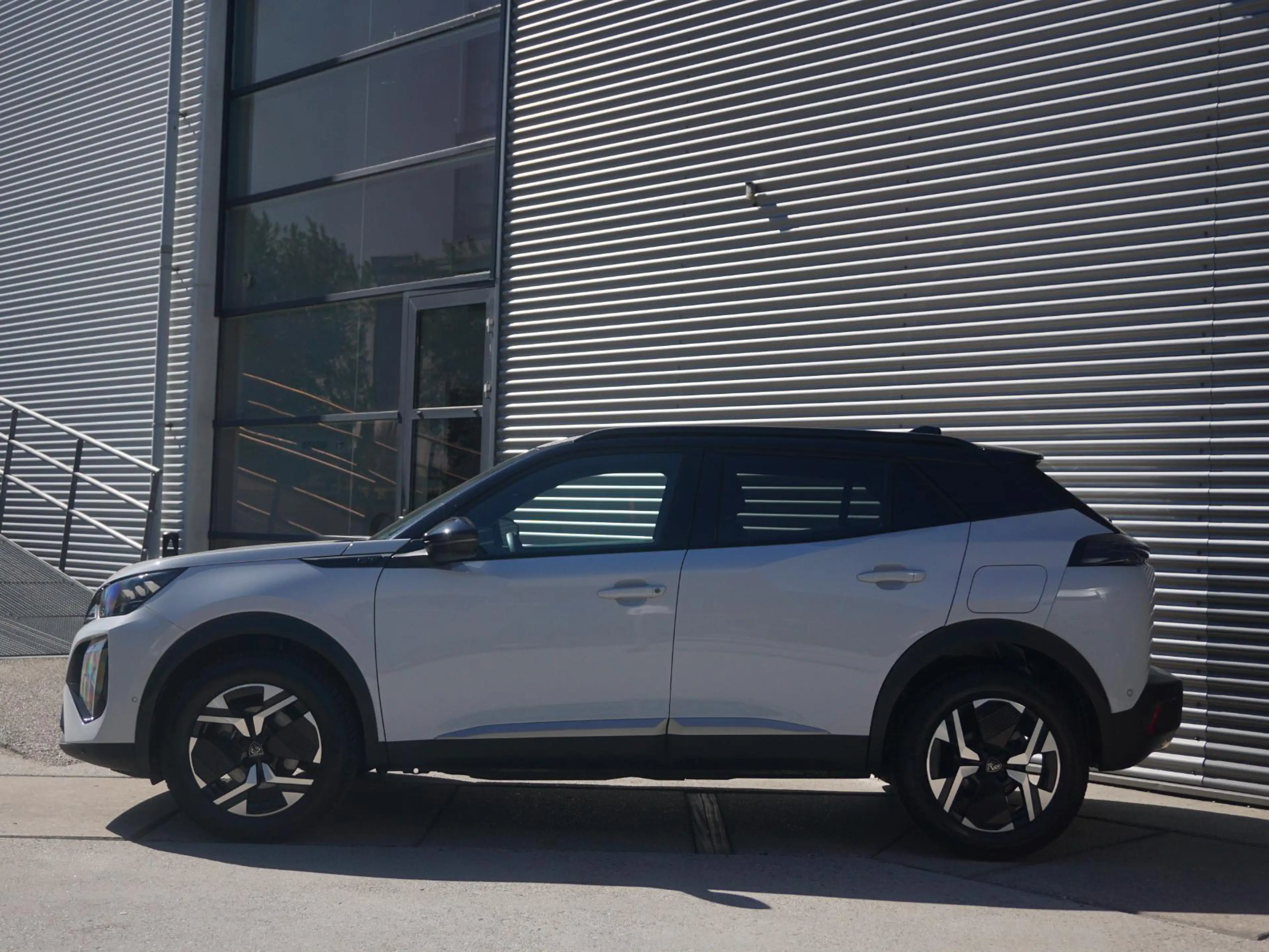 Peugeot 2008 1.2 Hybrid 145 GT 360 Camera — photo 5