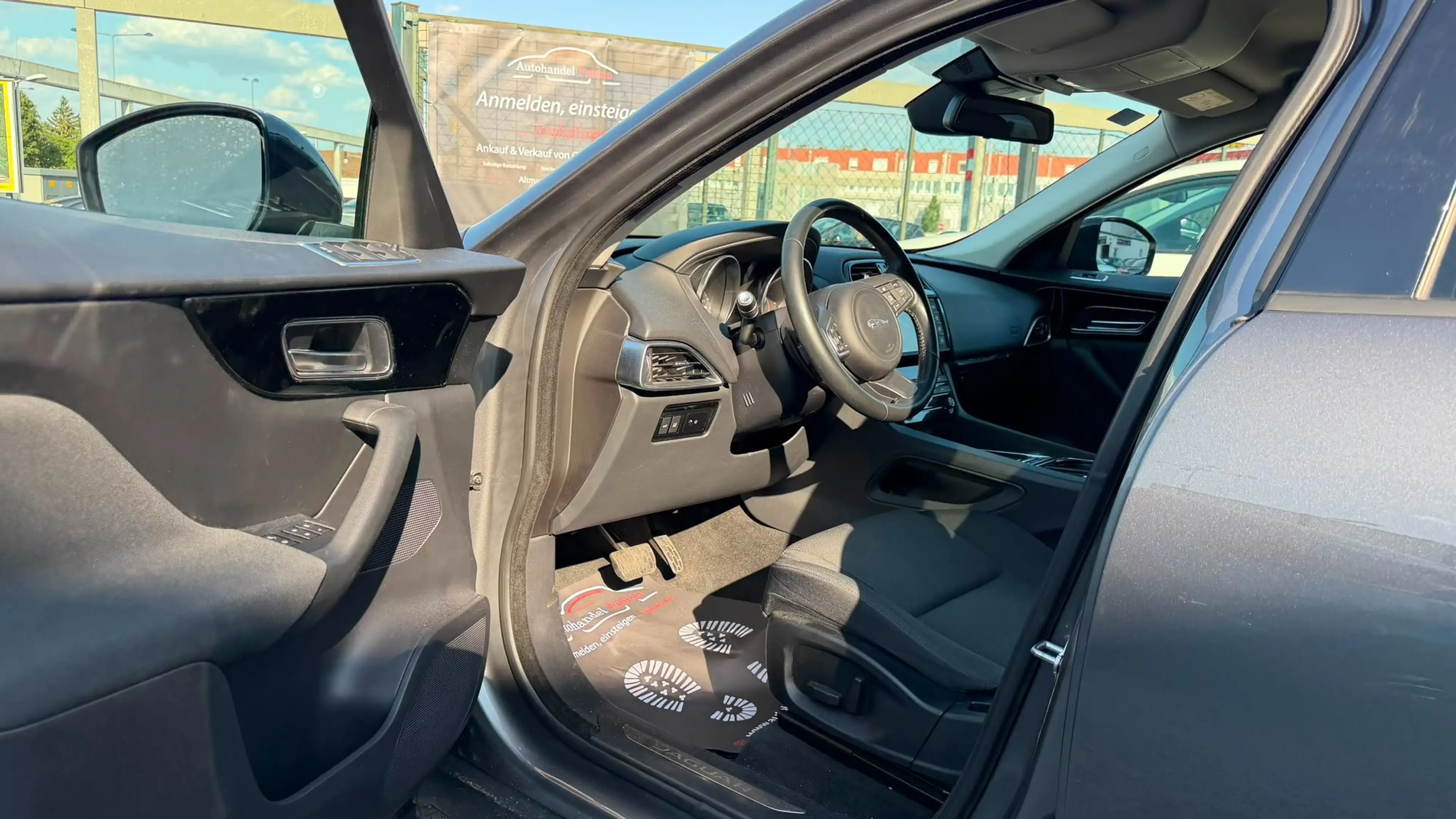 Jaguar F-Pace 20d AWD Pure 179PS Allrad TOPZustand mit Kamera — photo 11