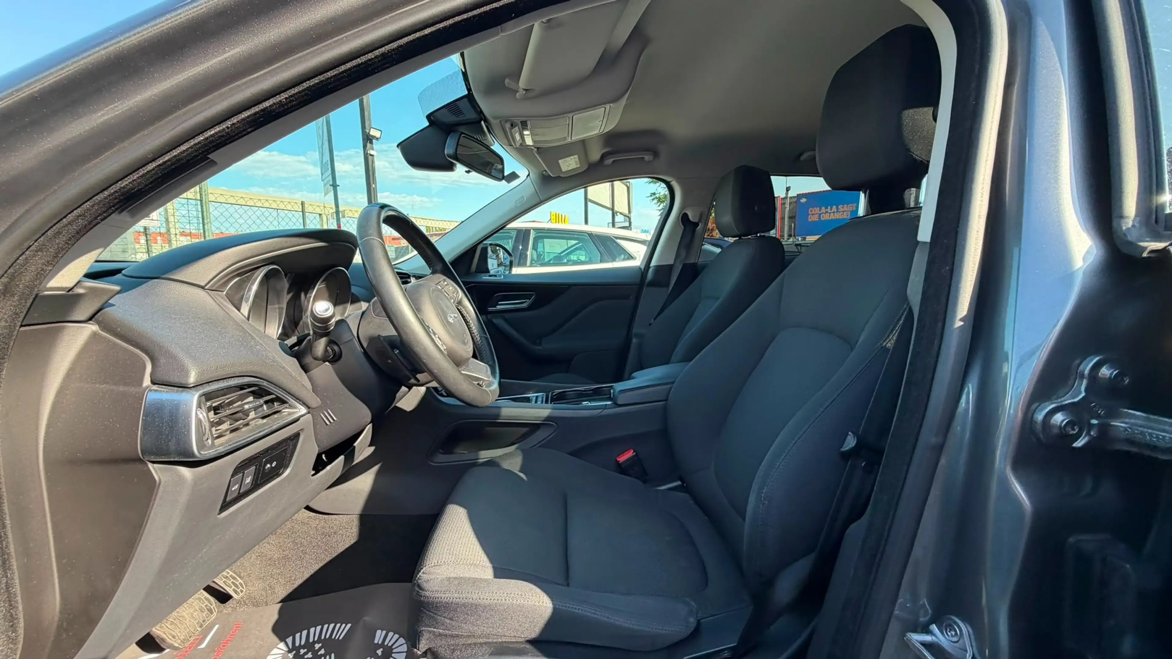 Jaguar F-Pace 20d AWD Pure 179PS Allrad TOPZustand mit Kamera — photo 6