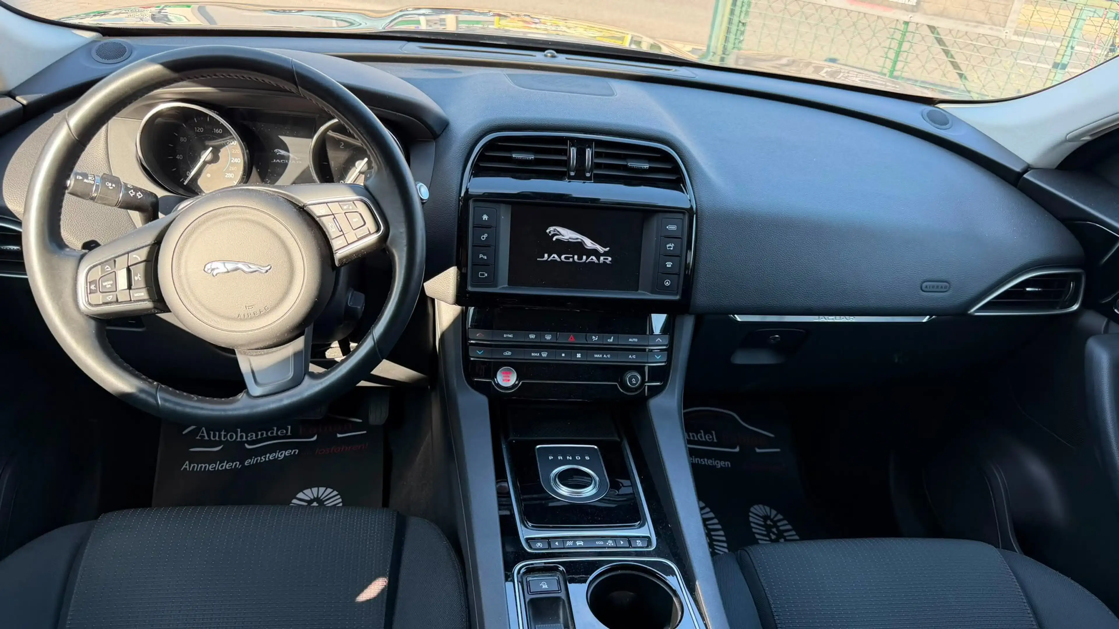 Jaguar F-Pace 20d AWD Pure 179PS Allrad TOPZustand mit Kamera — photo 9
