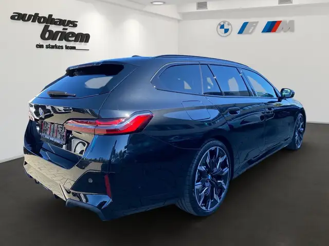 BMW 5 Series view 3