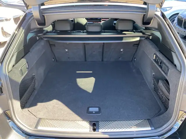 BMW 5 Series view 12