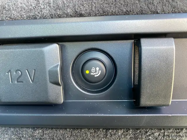 BMW 5 Series view 13