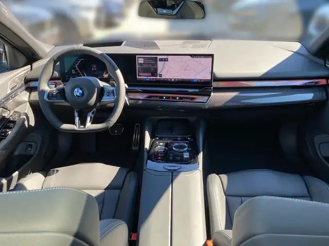 BMW 5 Series view 10