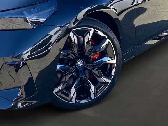 BMW 5 Series view 6