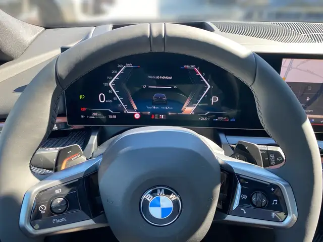 BMW 5 Series view 8