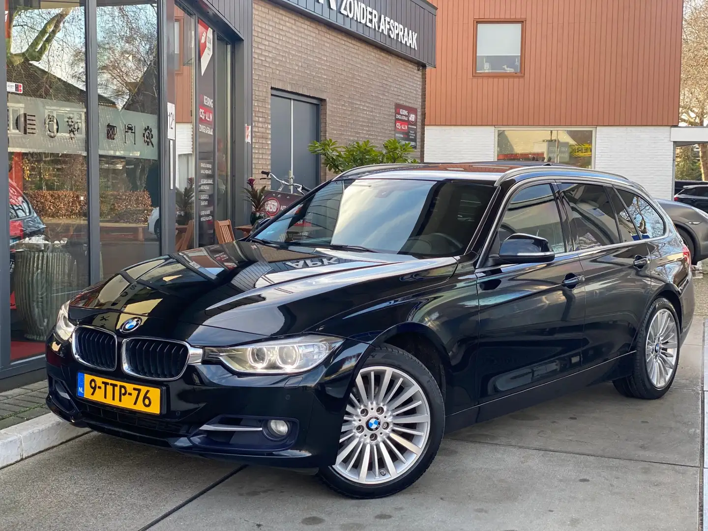 BMW 320 3-serie Touring 320i High Executive | Navi Pro| St Schwarz - 2