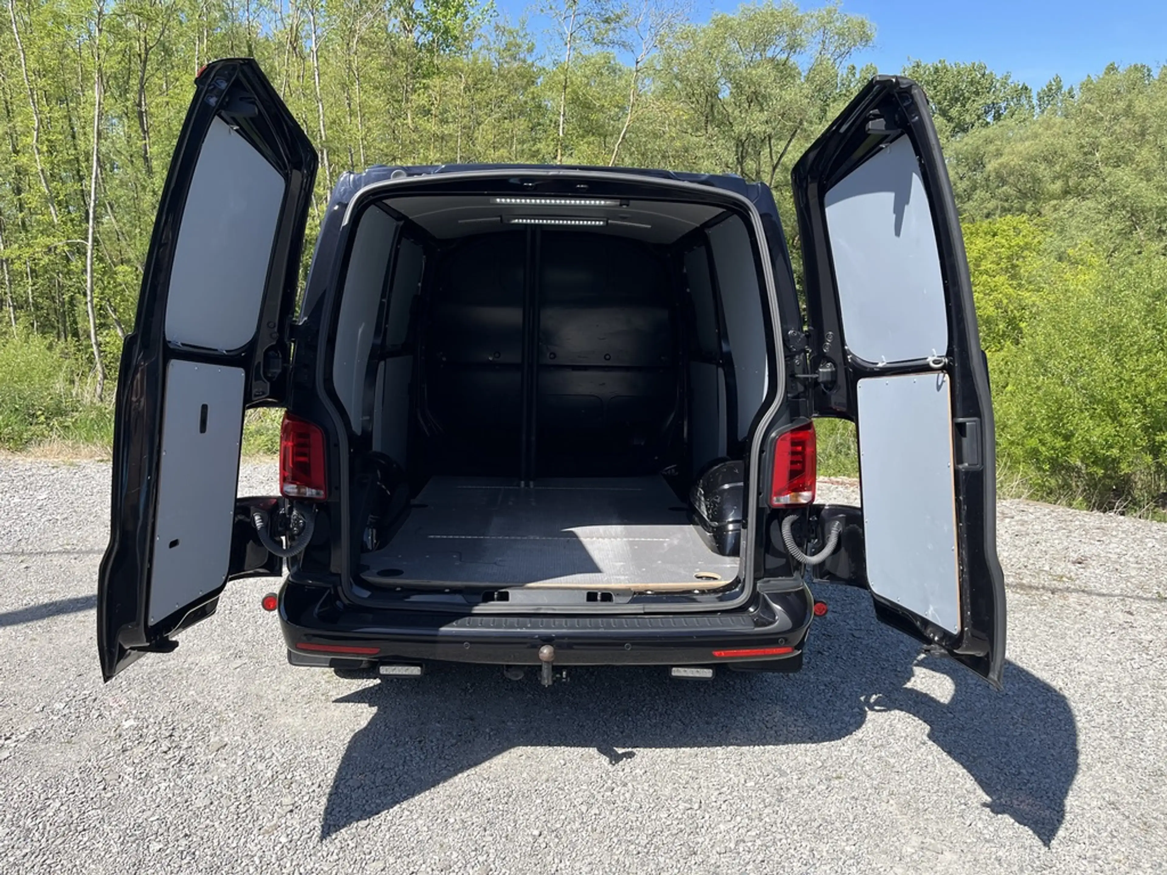 Volkswagen T6.1 Transporter DSG 204PK 2023 36.163€ ex btw BLACK EDITION — photo 13